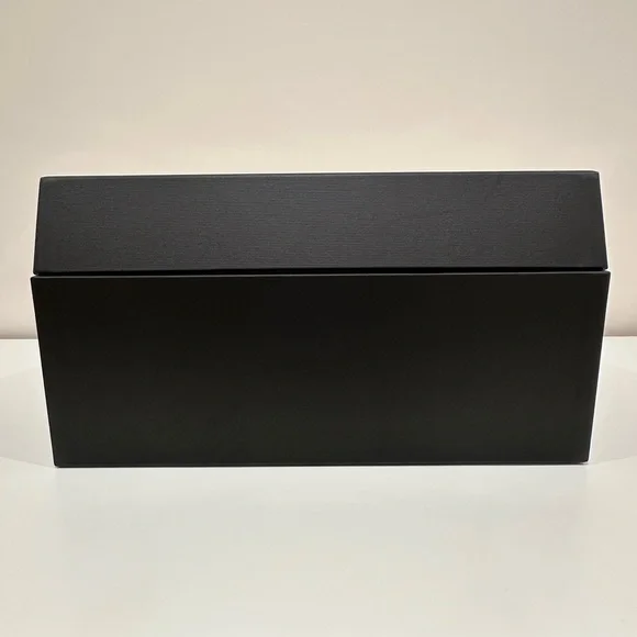 Gucci white&black shoe box with 2 dust bags, tissue/shoe stuffing papers & card - Picture 10 of 13